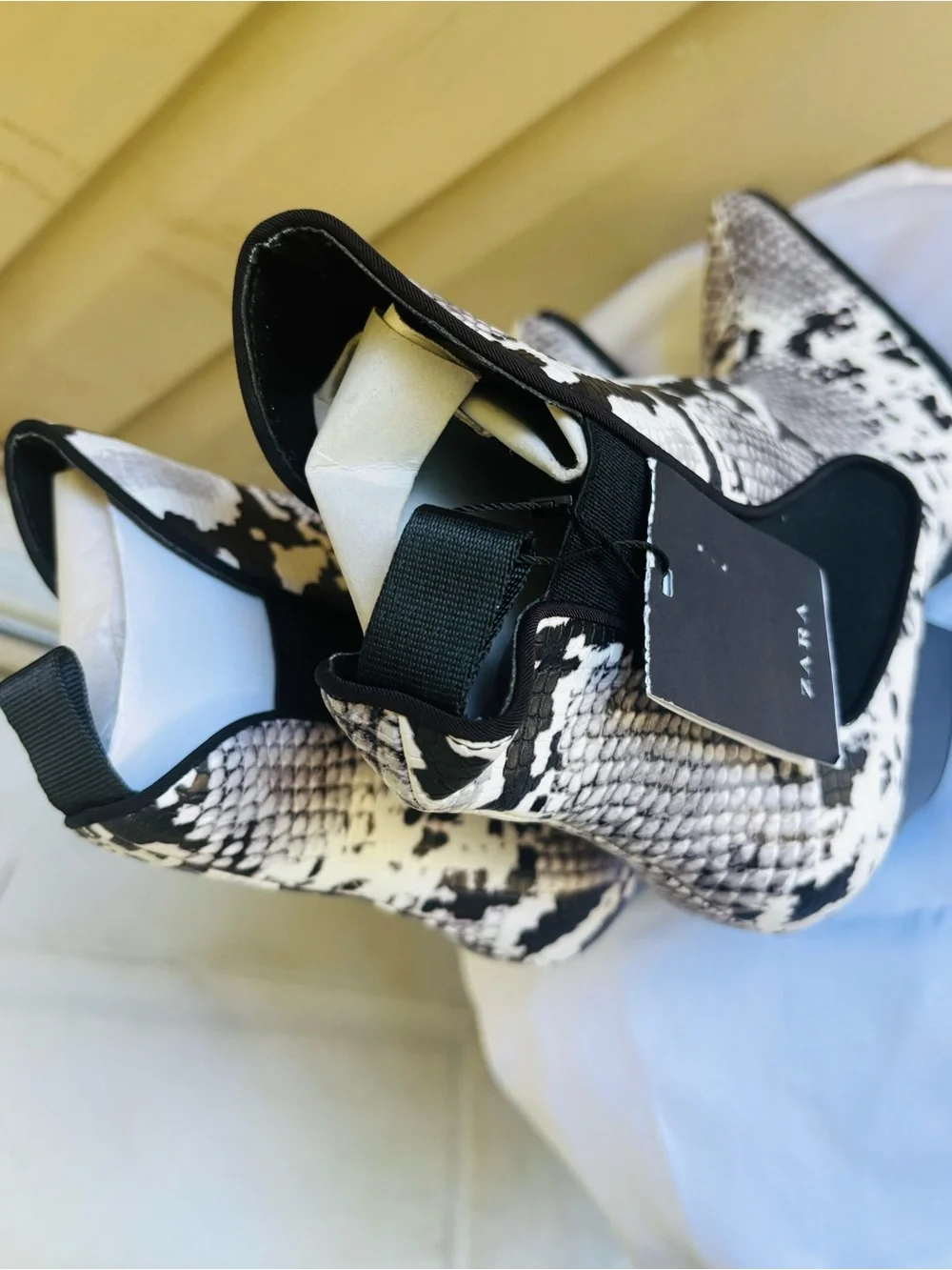 Zara these eye